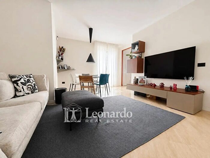Appartamento con 6 locali in vendita in Via Marco Polo, Viareggio