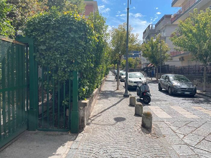 Appartamento con 5 locali in affitto in Via Salvatore Pagliano, Portici
