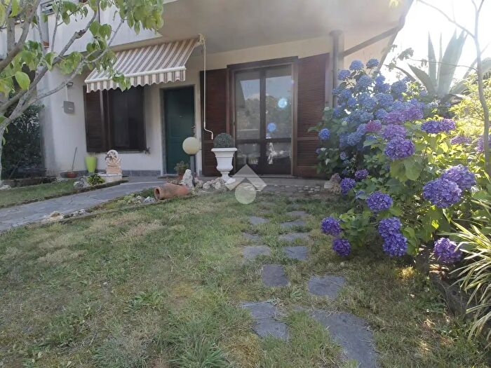 Casa quadrilocale in vendita in Via Piave, Cerro Maggiore