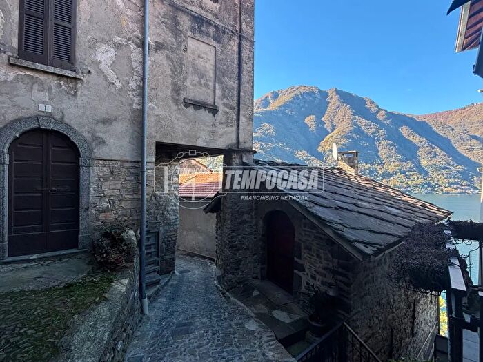 Casa bilocale in vendita in Via del Pontile, Nesso