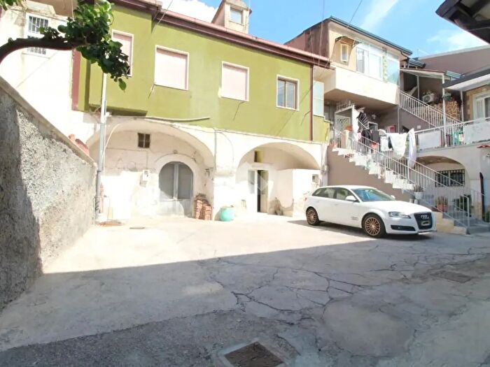 Casa trilocale in vendita in Via Aniello Gentile, Caserta