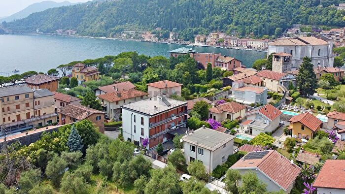 Casa quadrilocale in vendita in Via Carducci, Toscolano Maderno