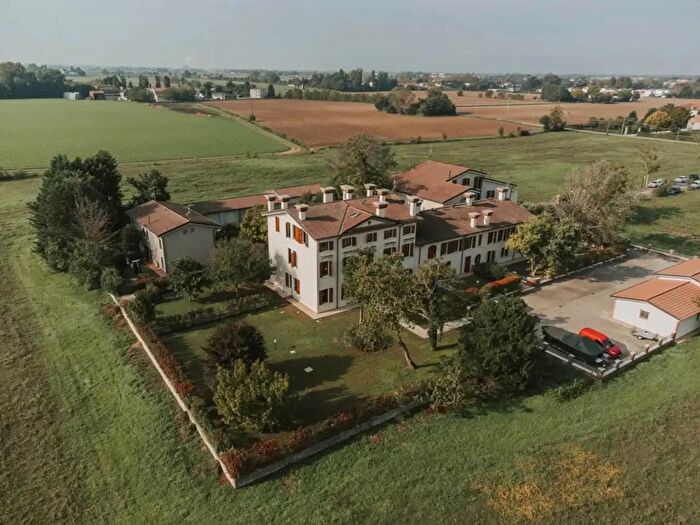 Appartamento bilocale in vendita in Via Parenza Alta, Borgo Virgilio