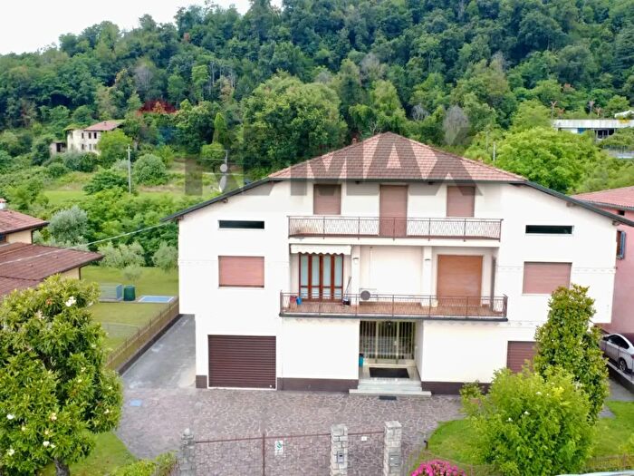 Casa con 13 locali in vendita in Via Provinciale Valle Calepio, Castelli Calepio