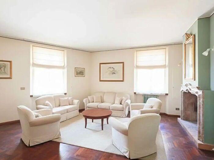 Appartamento con 5 locali in vendita in Piazza Antonio Fontanesi, Reggio Emilia