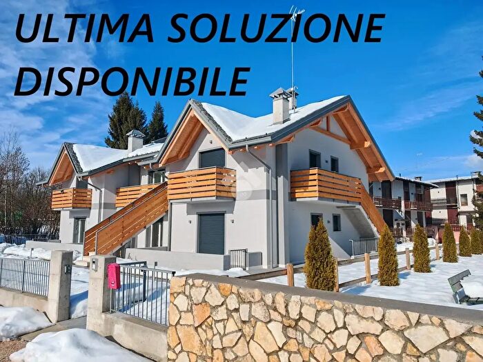 Appartamento trilocale in vendita in Via Zonta, Roana