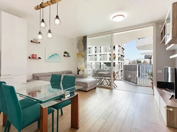 Appartamento trilocale in vendita in Viale Giovanni Suzzani, Milano