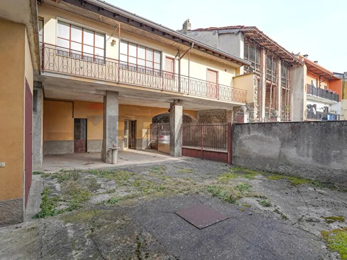 Casa con 6 locali in vendita in Via San Giuliano, Suisio