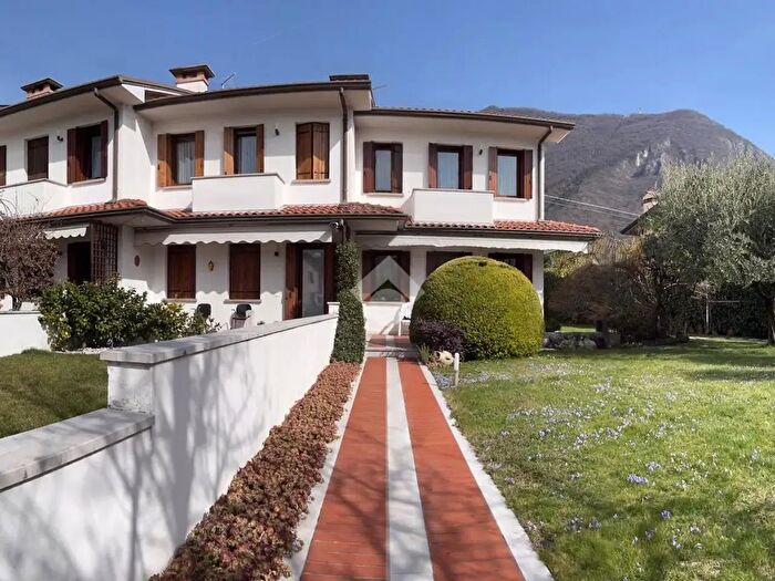 Casa quadrilocale in vendita in Via Romanelle, Pove Del Grappa