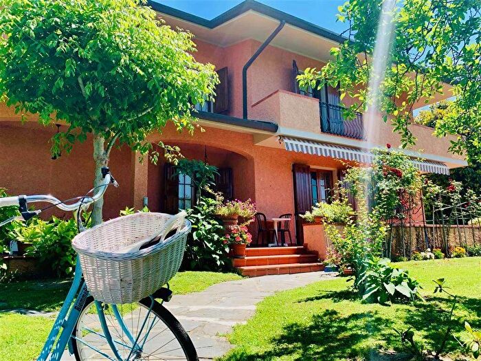 Casa con 10 locali in affitto in Forte Dei Marmi