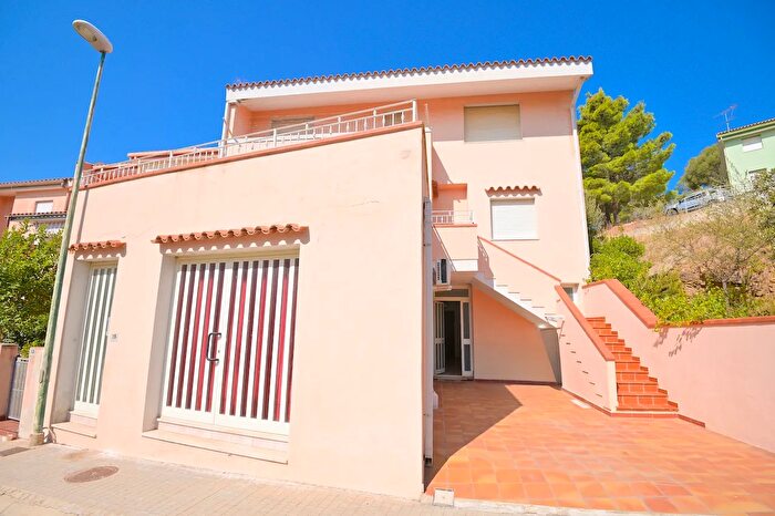 Casa con 8 locali in vendita in Via dei Glicini, Villaputzu