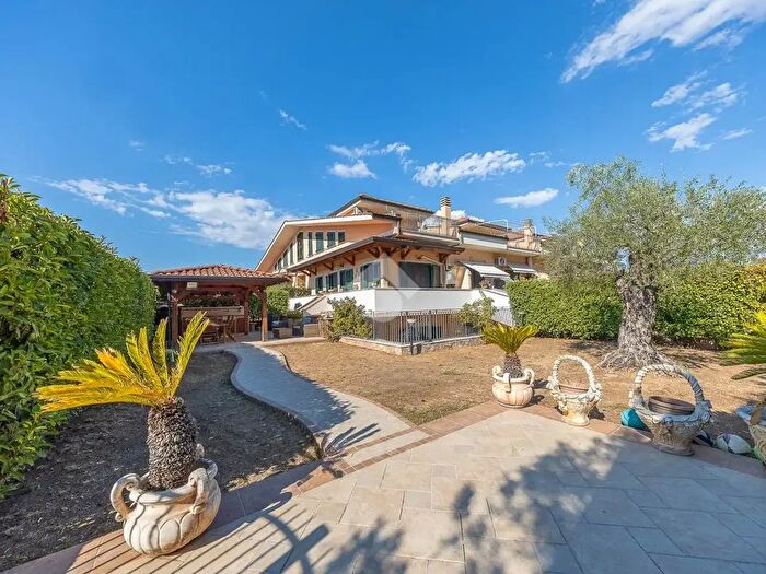 Casa trilocale in vendita in Via di Marco Simone, Guidonia Montecelio