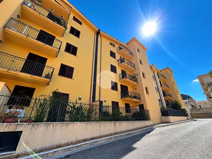 Appartamento trilocale in vendita in Via Guido Gozzano, Bagheria