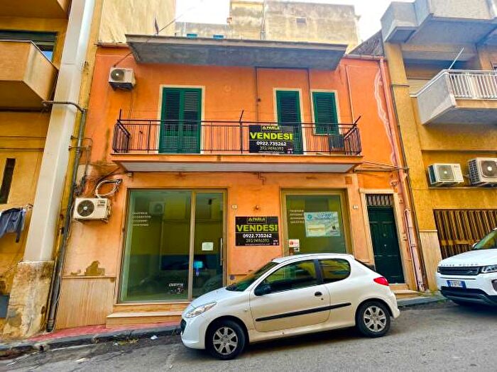 Casa quadrilocale in vendita in Via Angelo Augello, Canicatti