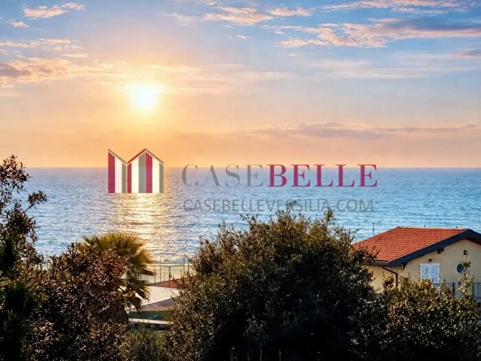 Appartamento con 5 locali in vendita in Pietrasanta