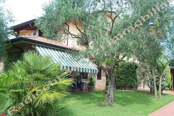 Casa con 6 locali in vendita in Via Ammiraglio Morin a, Forte Dei Marmi