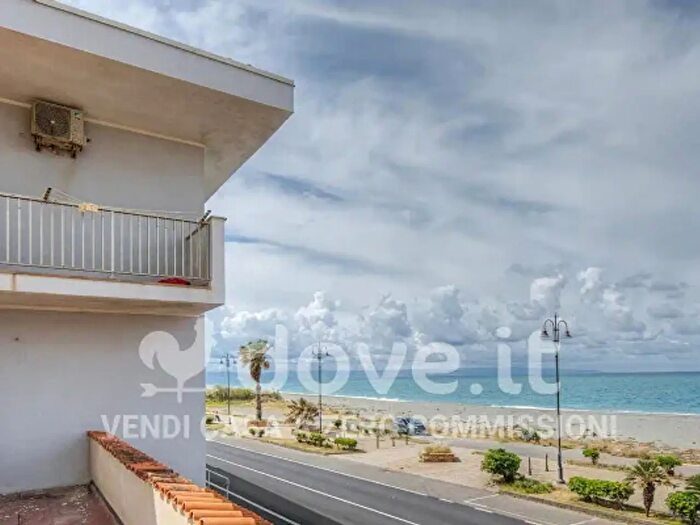 Appartamento con 6 locali in vendita in Via Amerigo Vespucci Snc, Gizzeria