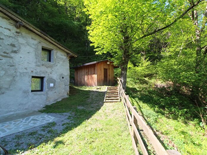 Casa quadrilocale in vendita in Localita' Storne Snc, Edolo