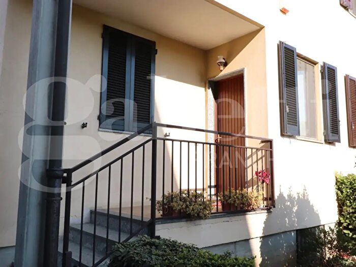 Casa quadrilocale in vendita in Mozzate