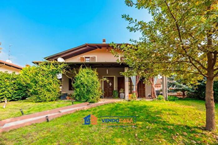 Casa con 5 locali in vendita in Strada Cravere b, Pocapaglia