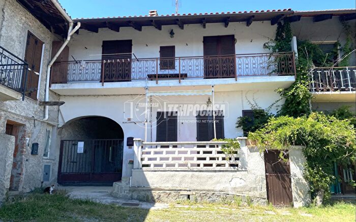 Appartamento quadrilocale in vendita in Via Fratelli Volpe, Dorzano