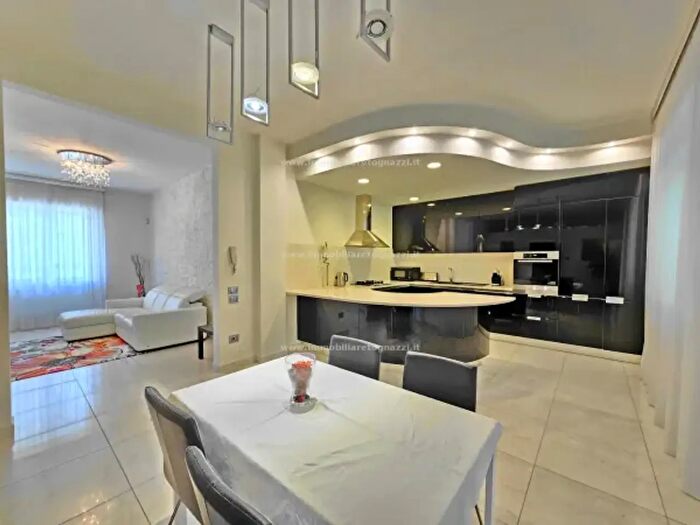 Casa con 6 locali in vendita in Zona Mensa Pressi, Certaldo