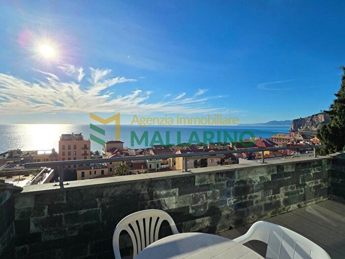 Appartamento bilocale in affitto in Via Generale Enrico Caviglia, Centro, Finale Ligure