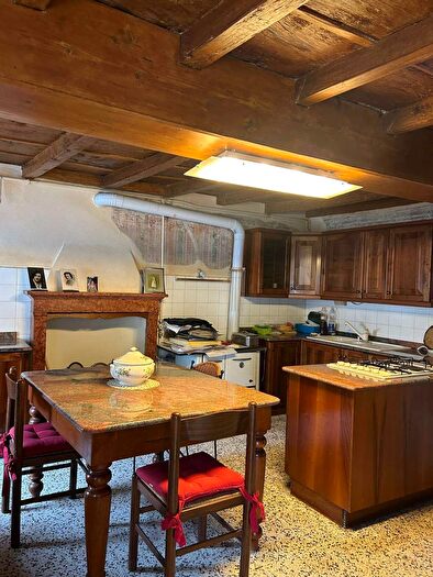 Casa con 5 locali in vendita in Marmirolo