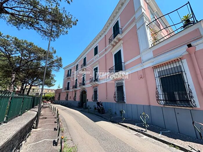 Appartamento con 5 locali in vendita in Via Botteghelle, San Giorgio A Cremano