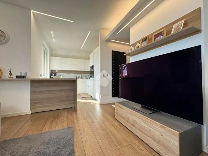 Casa quadrilocale in vendita in Strada Privata Armando Picchi, Cameri