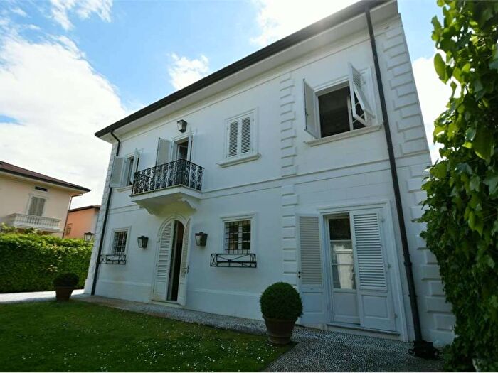 Casa con 6 locali in affitto in Centro, Forte dei Marmi