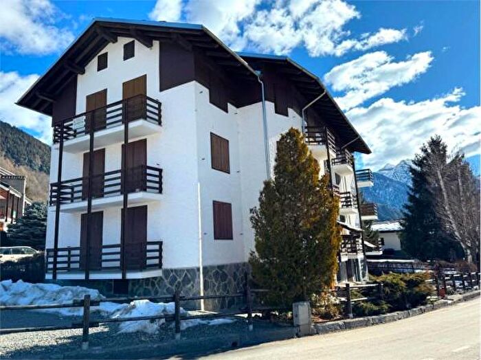 Appartamento con 6 locali in vendita in Rue col De Joux, Brusson