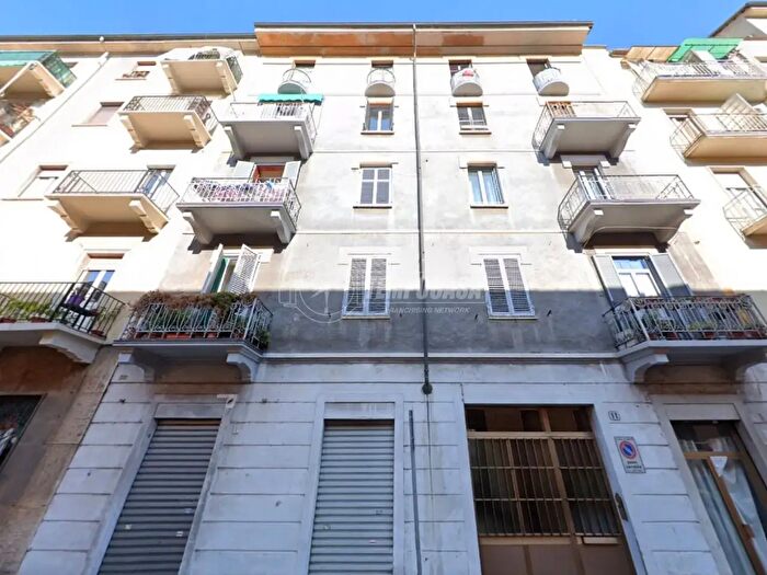 Appartamento trilocale in vendita in Via Varaita, Torino