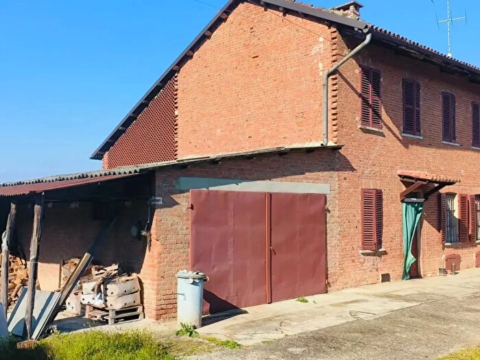 Casa con 10 locali in vendita in CastellAlfero