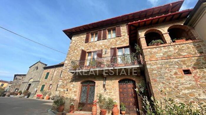 Appartamento con 6 locali in vendita in Piazza Giacomo Matteotti, Castelnuovo Berardenga