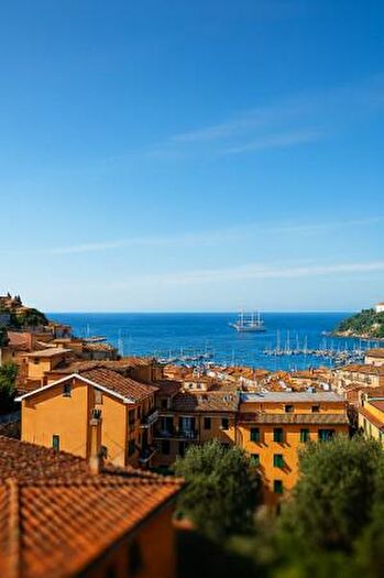 Appartamento quadrilocale in vendita in Via dei Gerani, Monte Argentario