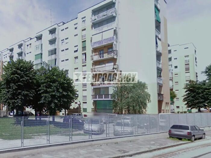 Appartamento trilocale in vendita in Via Filippo De Pisis, Milano