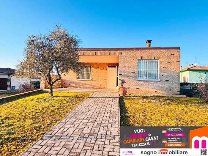 Casa con 9 locali in vendita in Via Pier Domenico Frattini, Legnago
