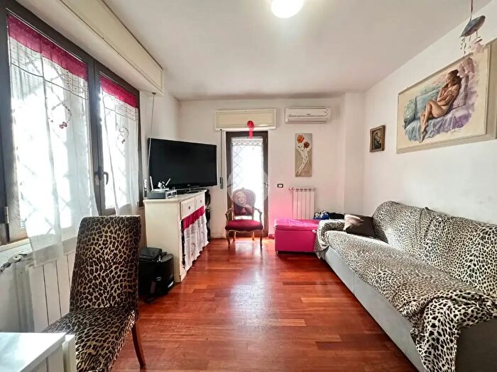 Appartamento trilocale in vendita in Via Torrita di Siena, Roma