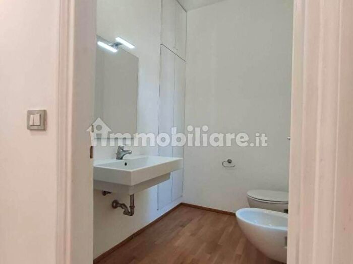 Appartamento trilocale in affitto in Via San Giovanni sul Muro, Cadorna Castello, Milano