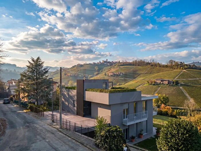 Appartamento trilocale in vendita in Strada Vedetta, Alba