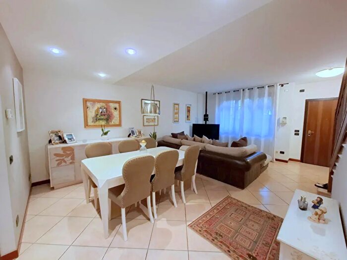 Casa con 5 locali in vendita in Via Cristoforo Colombo, Villafranca Padovana