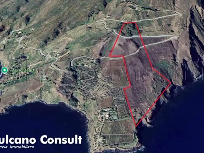 Casa con 6 locali in vendita in Strada Provinciale di Gelso, Lipari