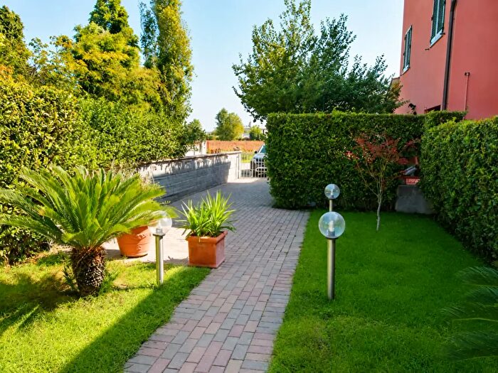 Appartamento con 5 locali in vendita in Pontedera