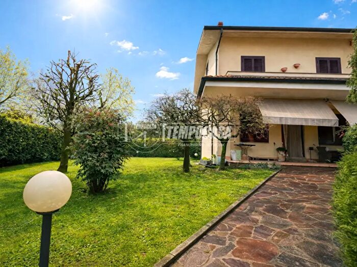 Casa con 5 locali in vendita in Via Camillo Benso di Cavour, Zelo Buon Persico