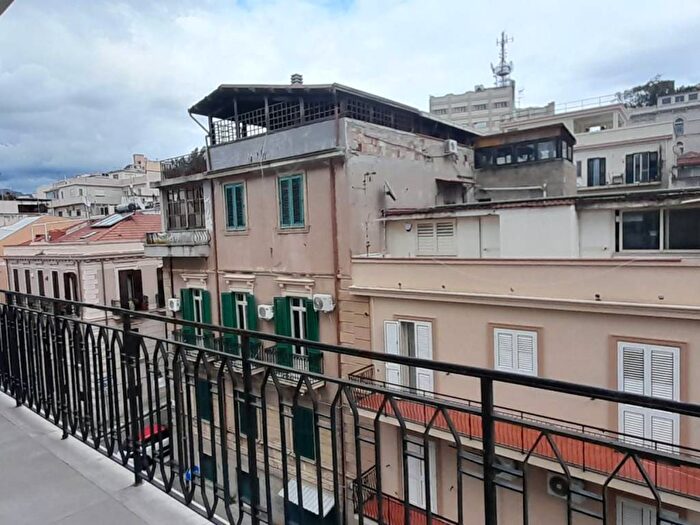 Appartamento trilocale in affitto in Via Filippini, Centro Storico, Reggio Calabria