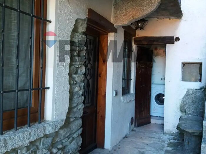 Appartamento trilocale in vendita in Via per Ganna, Cuasso Al Monte