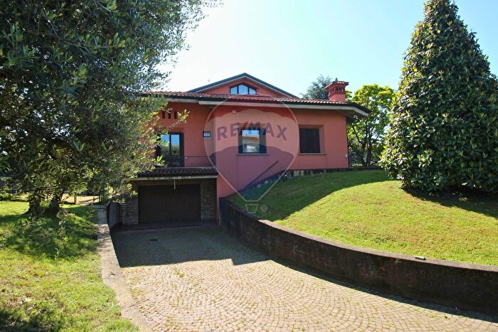 Casa quadrilocale in vendita in Via Pontesecco, Ponteranica