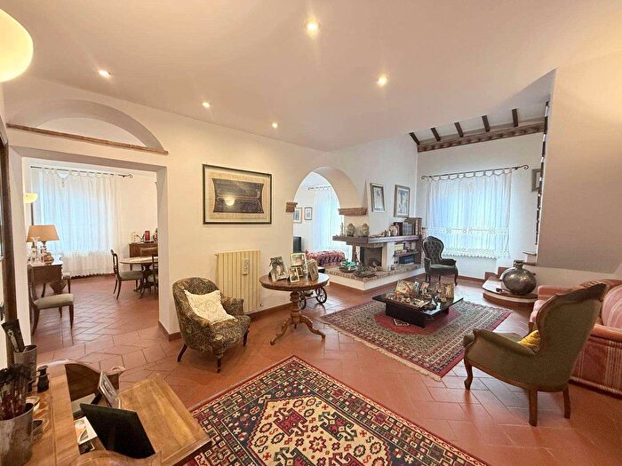 Appartamento con 8 locali in vendita in Piazza dei Cocci, Panicale