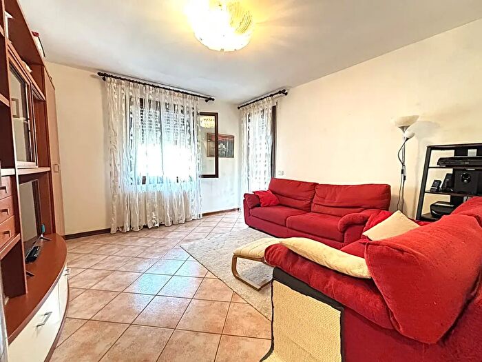 Appartamento quadrilocale in vendita in Via San Benedetto, Masera' Di Padova